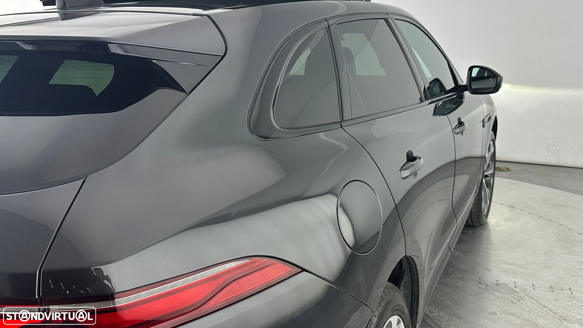 Jaguar F-Pace 2.0 P400e AWD R-Dynamic Black - 16