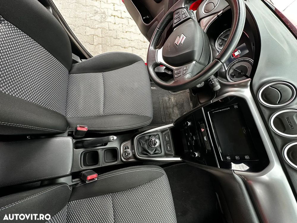 Suzuki Vitara 1.4 Boosterjet AllGrip MHEV Passion - 16