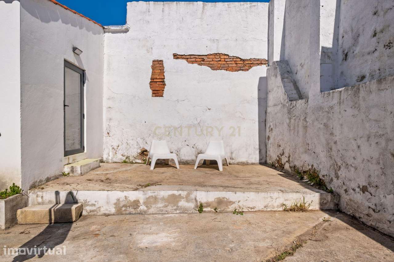 Prédio T1 +1 com Licença para Alojamento Local e comércio - Grande imagem: 3/36