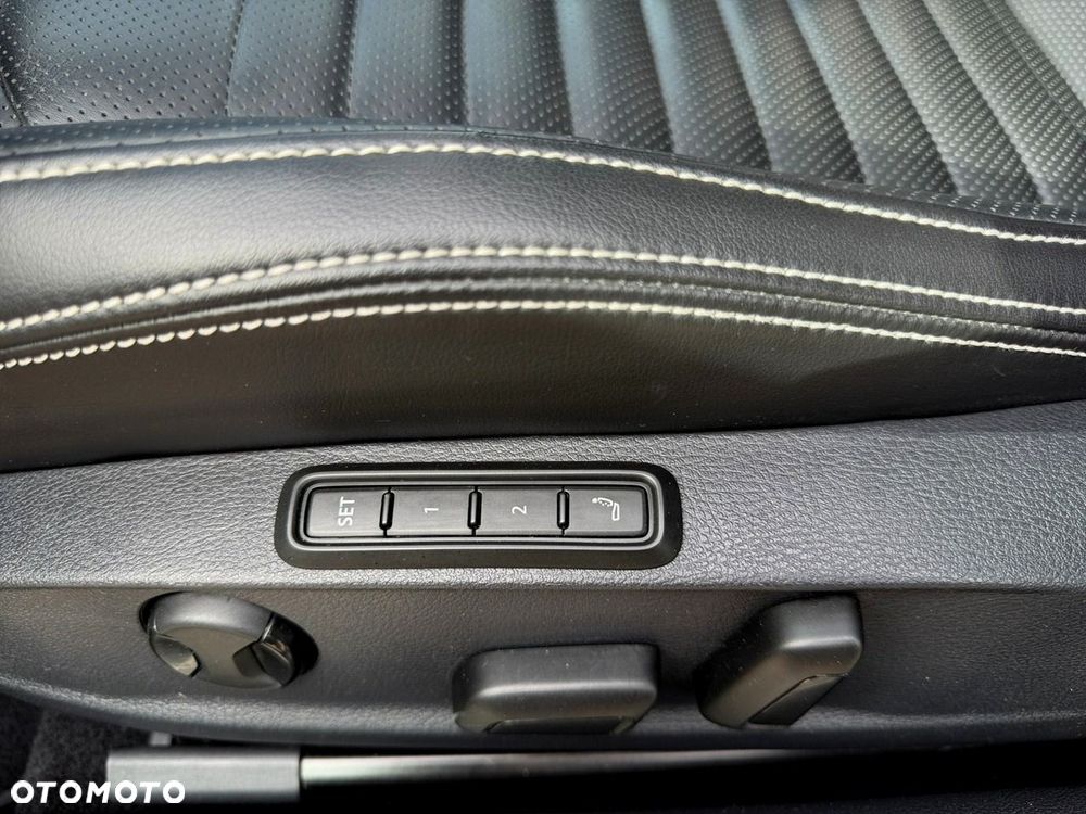 Volkswagen Passat - 29