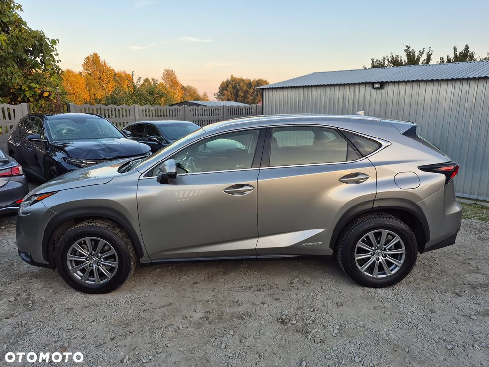 Lexus NX 300h Elite AWD - 33
