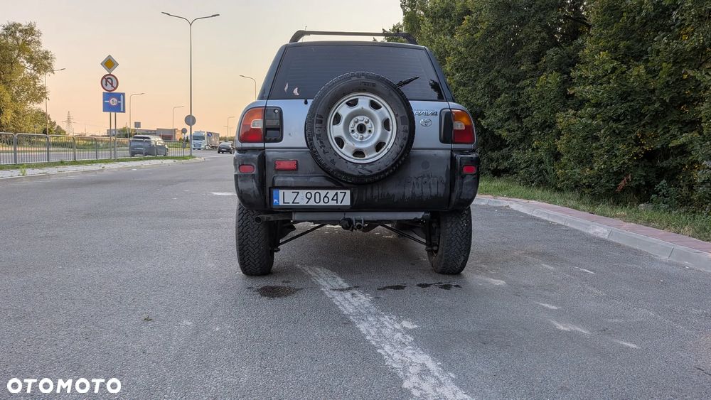Toyota RAV4 2.0 - 10