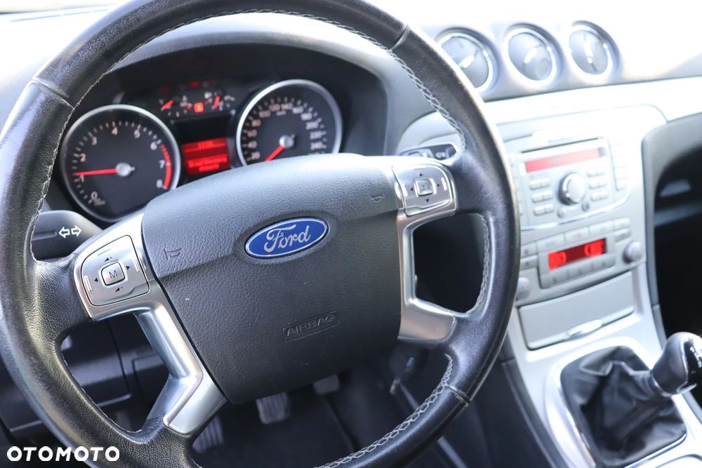 Ford Galaxy - 13