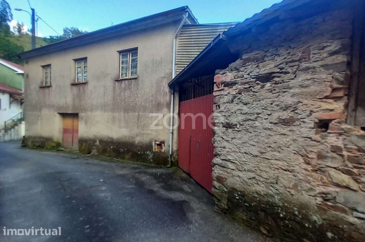 Casa para Remodelar com Logradouro em Trezoi, Mortágua - Grande imagem: 2/27