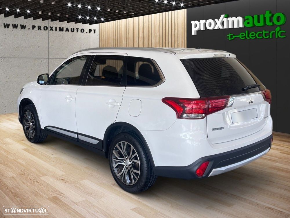 Mitsubishi Outlander 2.2 DI-D Instyle Navi - 13