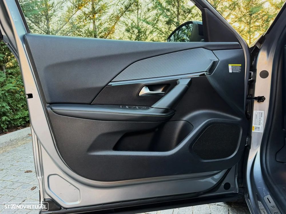 Peugeot e-2008 GT Pack - 10