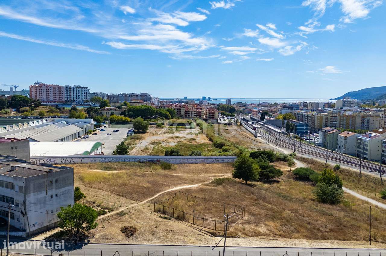 Terreno para Prédio de 3 Pisos nos Pinheirinhos – Setúbal - Grande imagem: 5/23