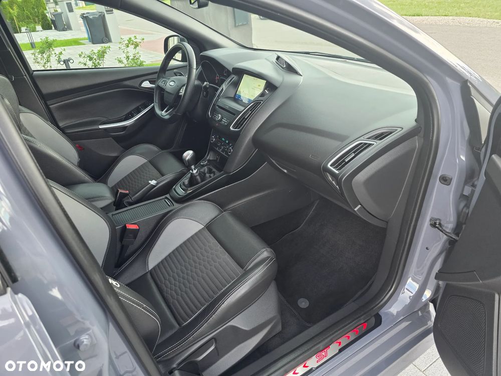 Ford Focus 2.0 EcoBoost ST-2 - 12