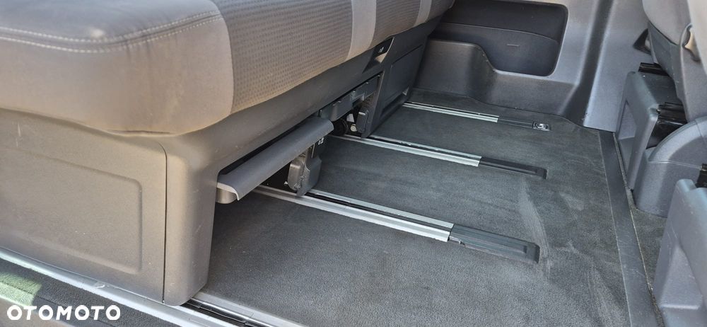 Volkswagen Multivan - 31