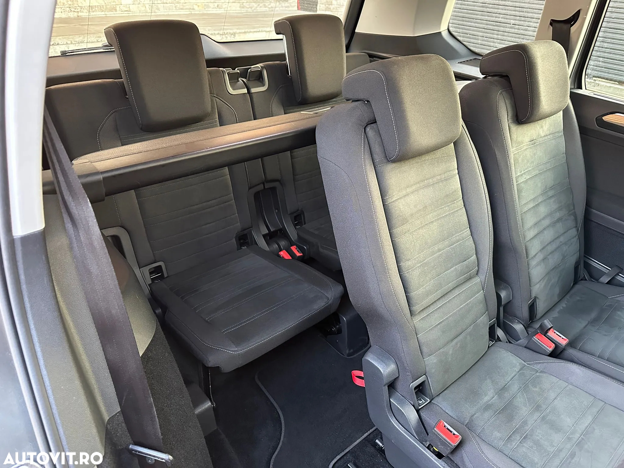 Volkswagen Touran 1.6 TDI SCR BlueMotion Technology Comfortline - 16