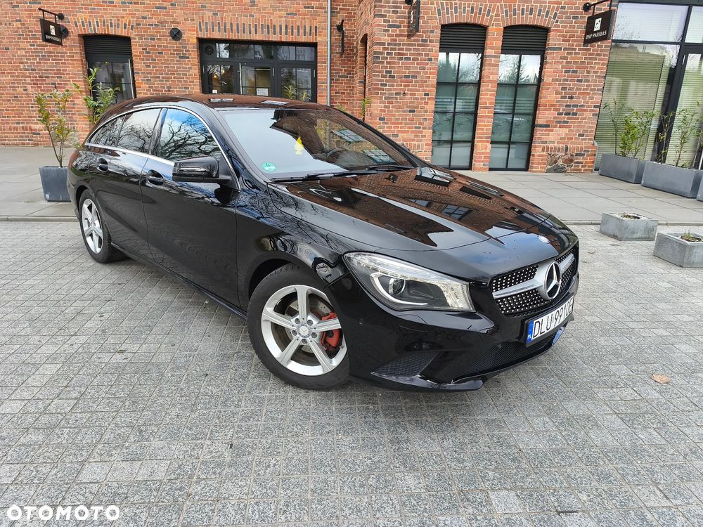 Mercedes-Benz CLA 180 AMG Line - 1
