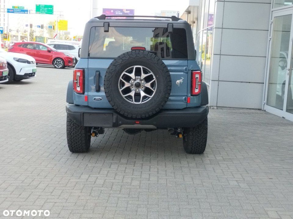 Ford Bronco - 4