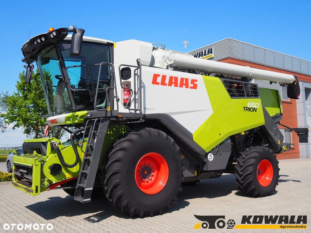 Claas Trion 650 + V770 - 1