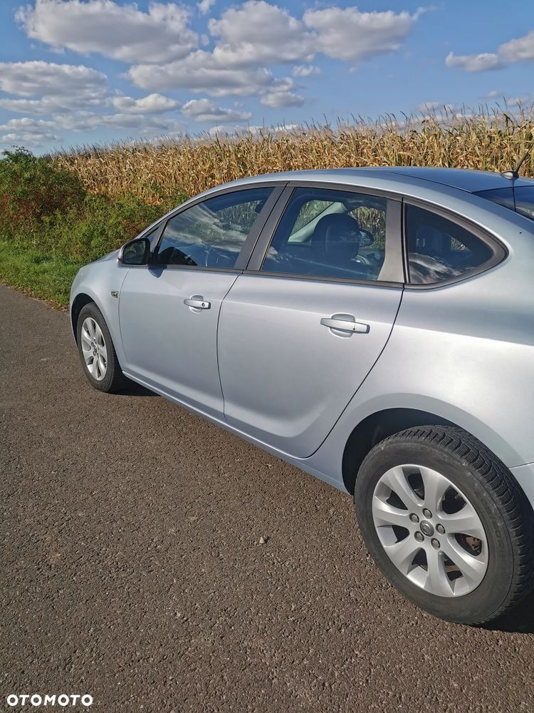 Opel Astra 1.6 Business EU6 - 1