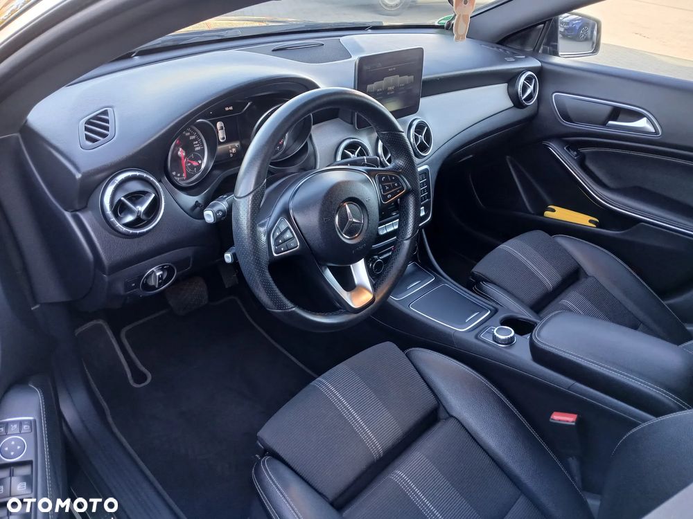 Mercedes-Benz CLA 200 7G-DCT AMG Line - 6