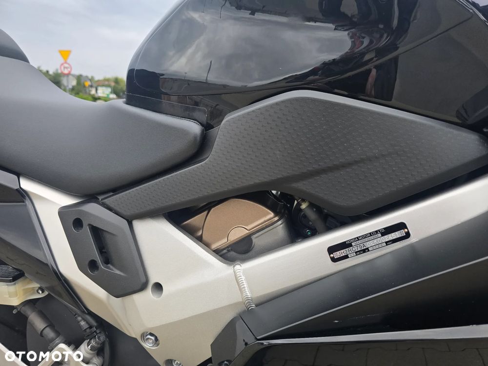 Honda VFR - 25