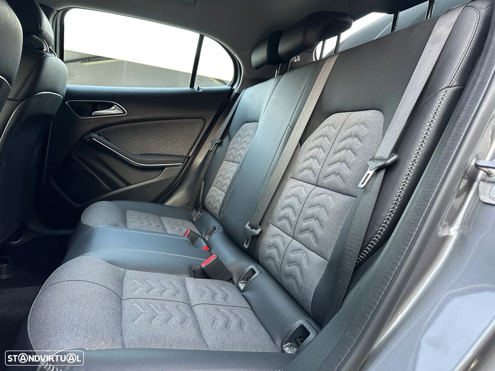 Mercedes-Benz GLA 200 d 7G-DCT Urban - 24