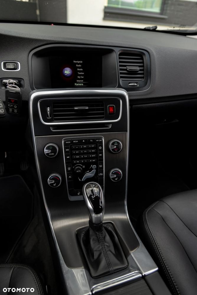 Volvo V60 D4 AWD R-Design Summum - 30