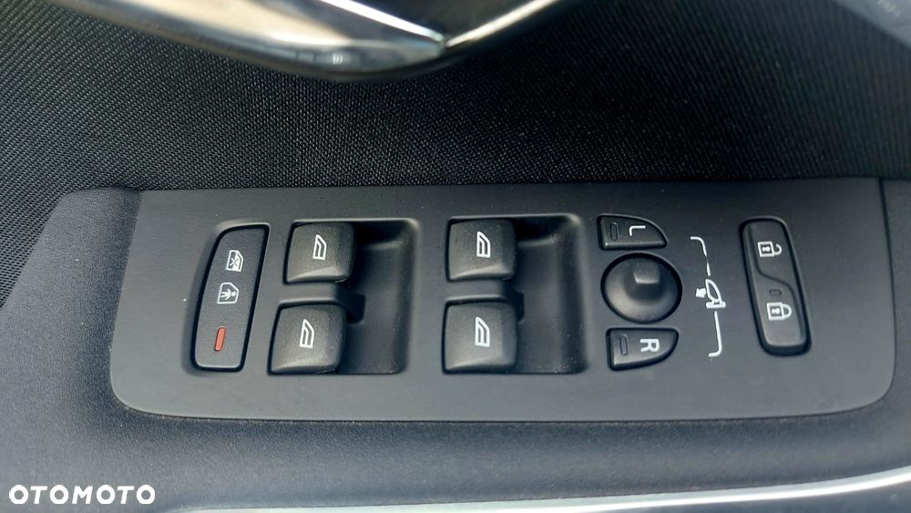 Volvo V40 D4 Momentum - 30