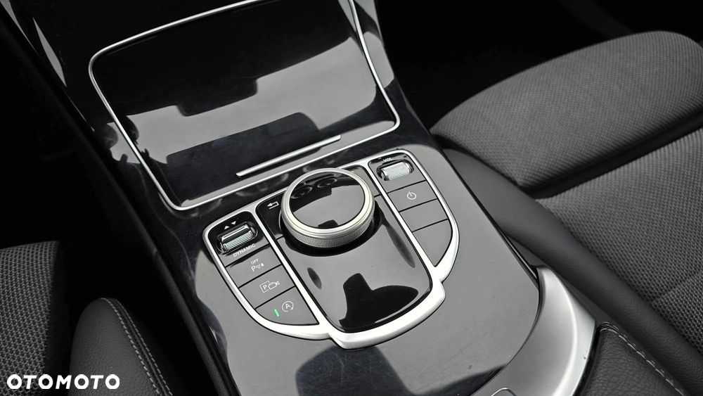 Mercedes-Benz Klasa C 220 d 4Matic T 9G-TRONIC Avantgarde - 17