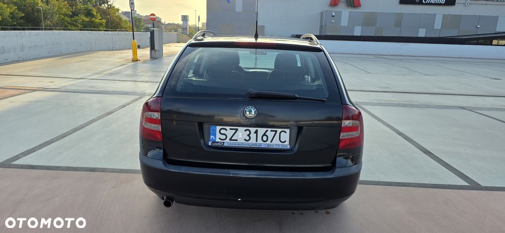 Skoda Octavia 1.6 Combi Ambiente - 8