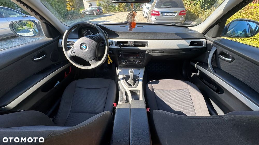 BMW Seria 3 318d - 4