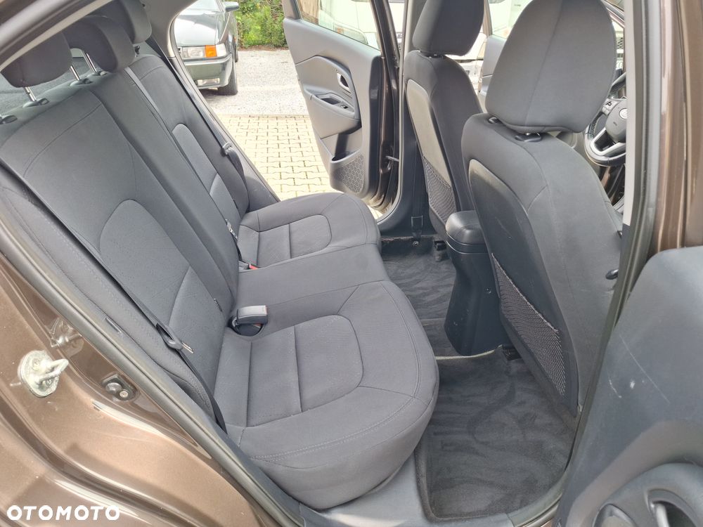 Kia Rio - 21