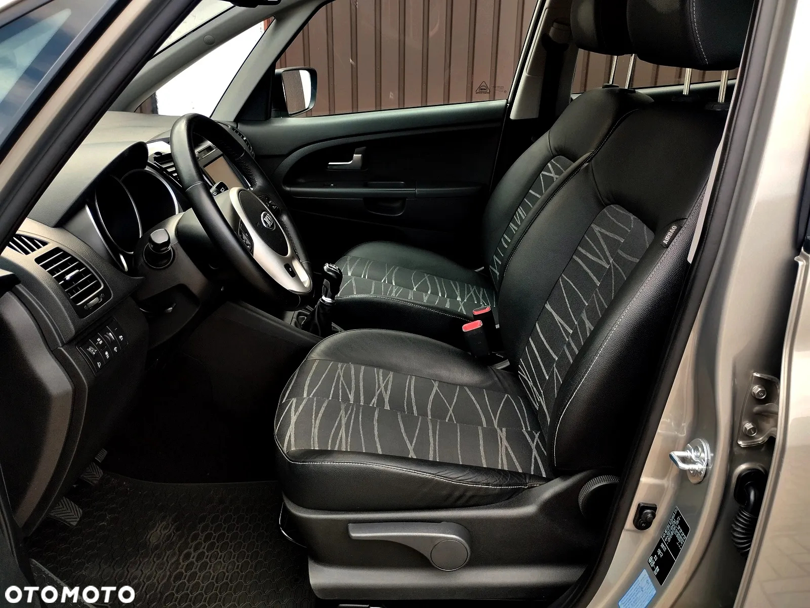 Kia Venga - 13