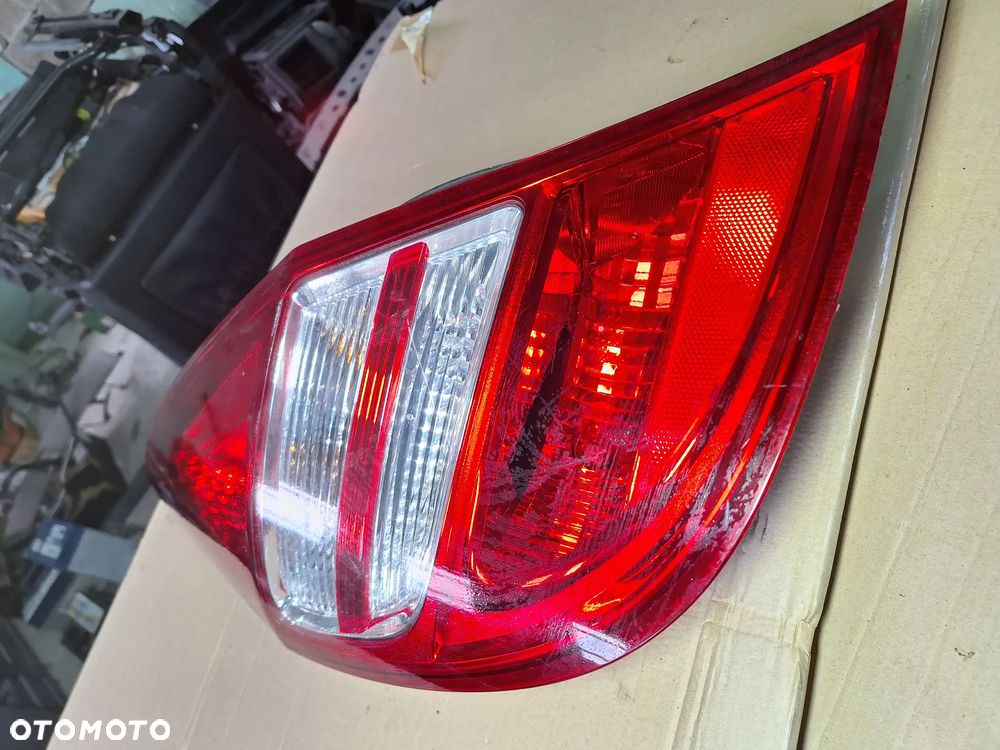 HYUNDAI i30 lampa lewa tył EUROPA