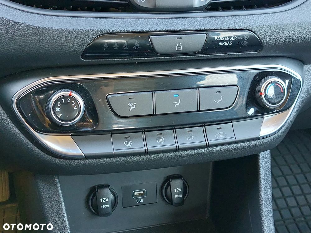 Hyundai i30 1.5 DPI Classic + - 10