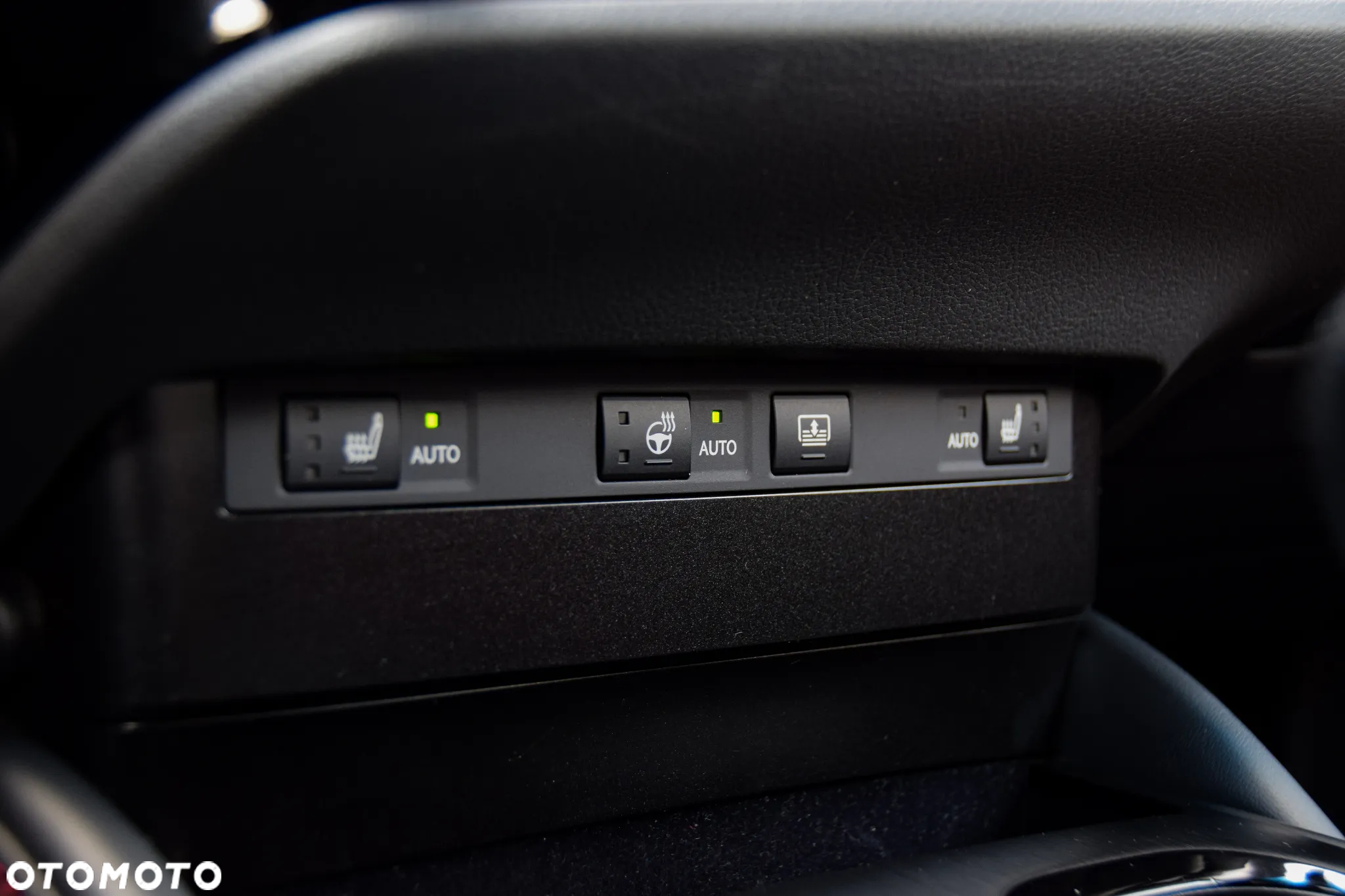 Lexus ES 300h F Sport Edition - 12