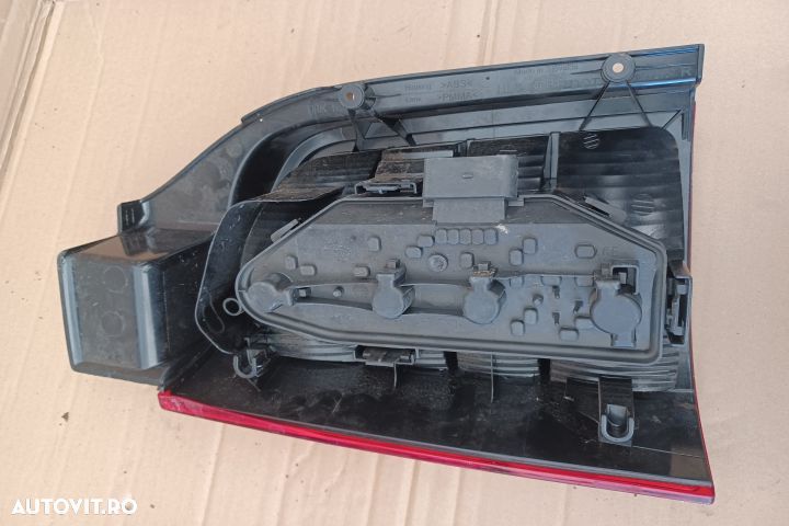 Lampa / Tripla stop dreapta pe aripa Volkswagen VW Transporter T5  [d - 1