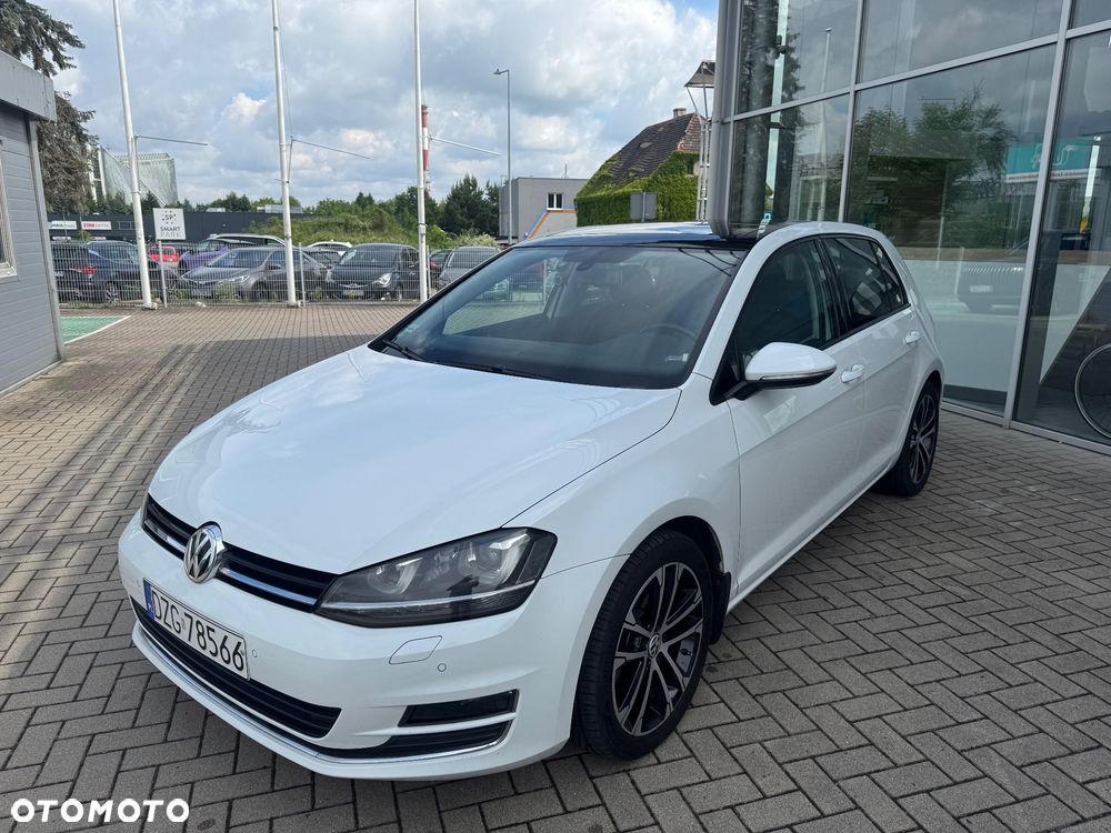 Volkswagen Golf - 1