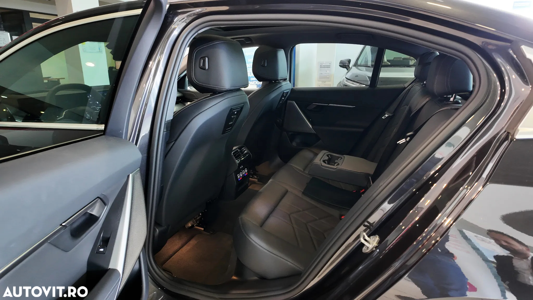 BMW Seria 5 520d xDrive AT MHEV - 36
