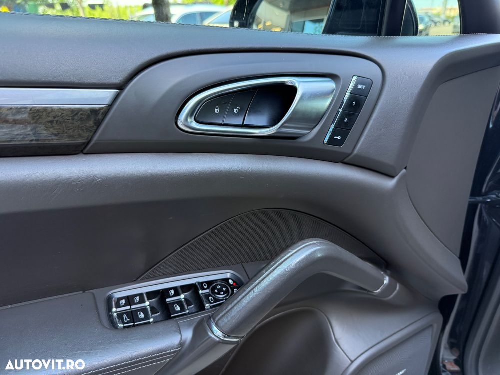 Porsche Cayenne Platinum Edition - 41