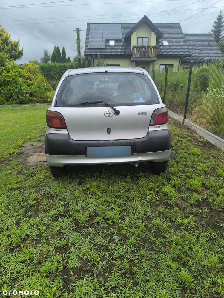 Toyota Yaris 1.0 Base - 2