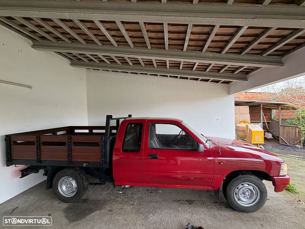 Toyota Hilux - 1