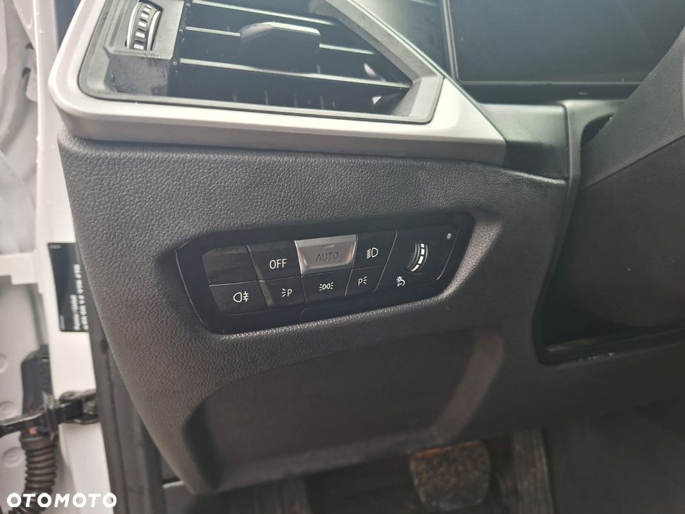 BMW Seria 3 320d xDrive MHEV Luxury Line - 11