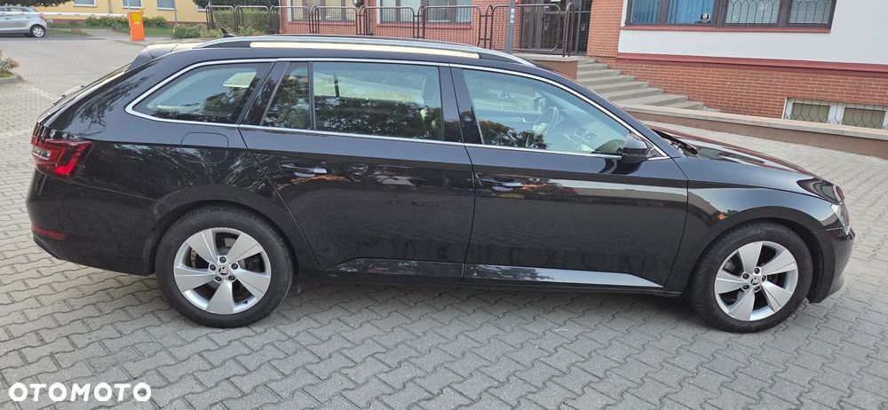Skoda Superb 2.0 TDI Ambition DSG - 9