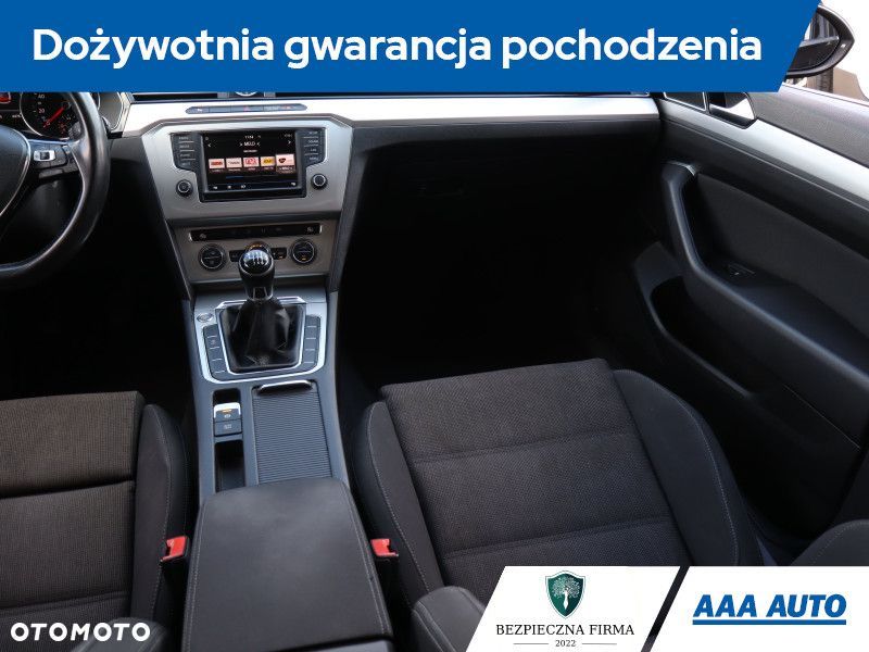 Volkswagen Passat - 9