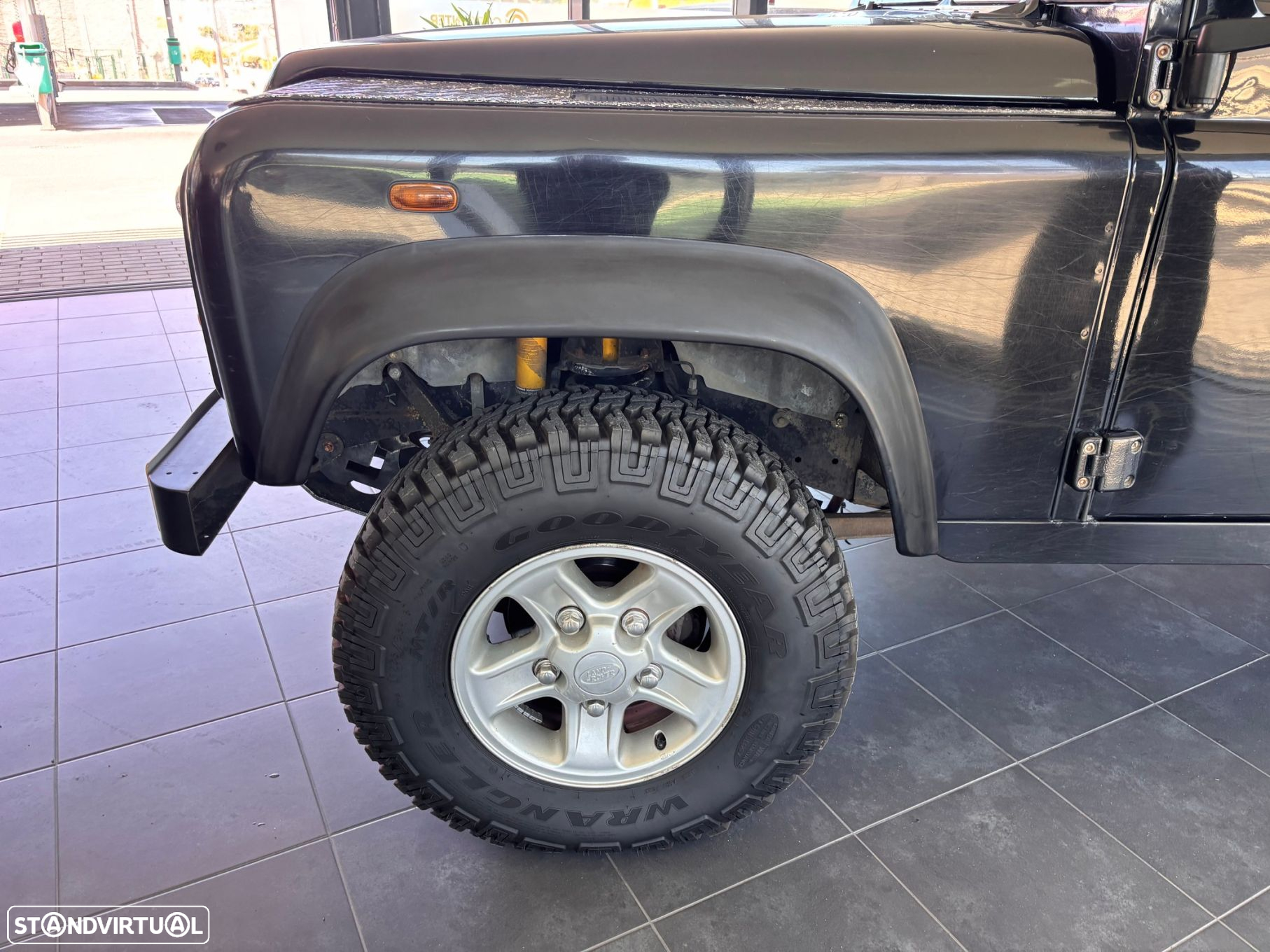 Land Rover Defender 130 CD 2.5 Td5 E - 3