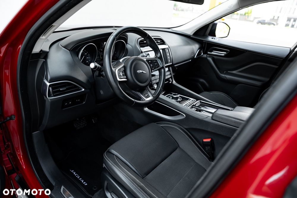 Jaguar F-Pace 20d AWD R-Sport - 17