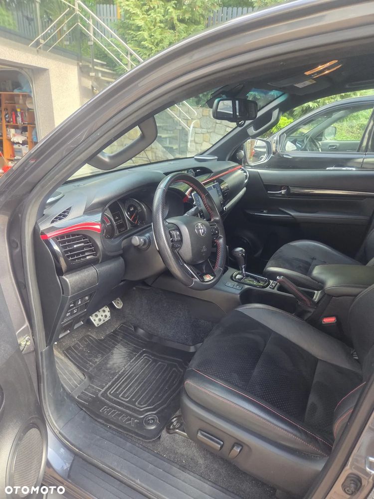 Toyota Hilux Gr - 9