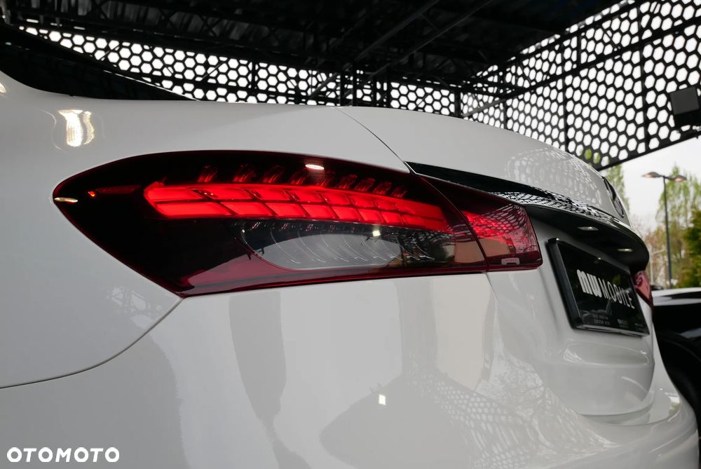 Mercedes-Benz Klasa E 220 d 4Matic 9G-TRONIC AMG Line - 35