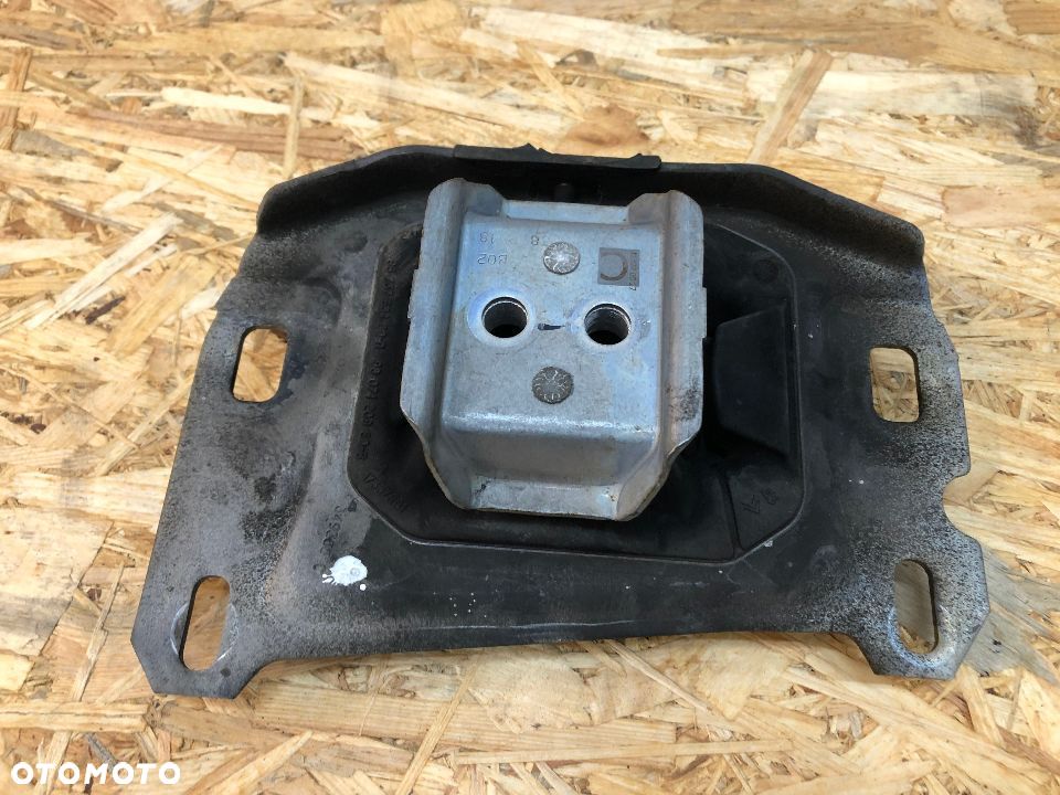 PEUGEOT 3008 II 2016-> ŁAPA PODUSZKA SKRZYNI 9812667680S 9673768480C 9807420980B