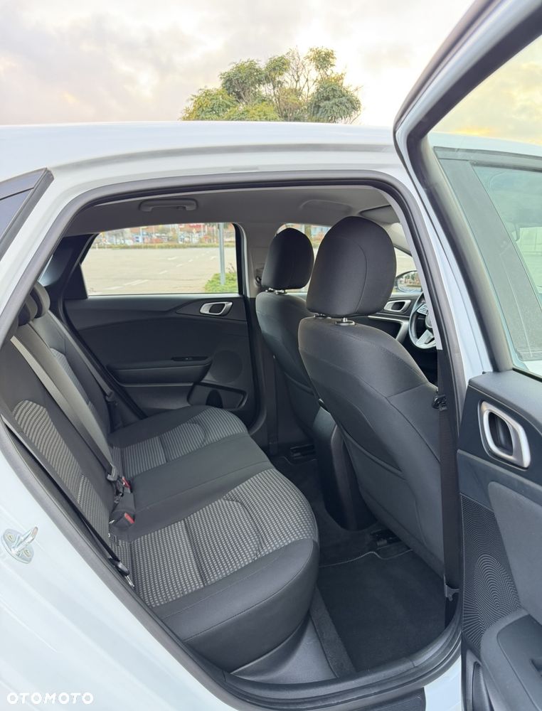 Kia Ceed - 12
