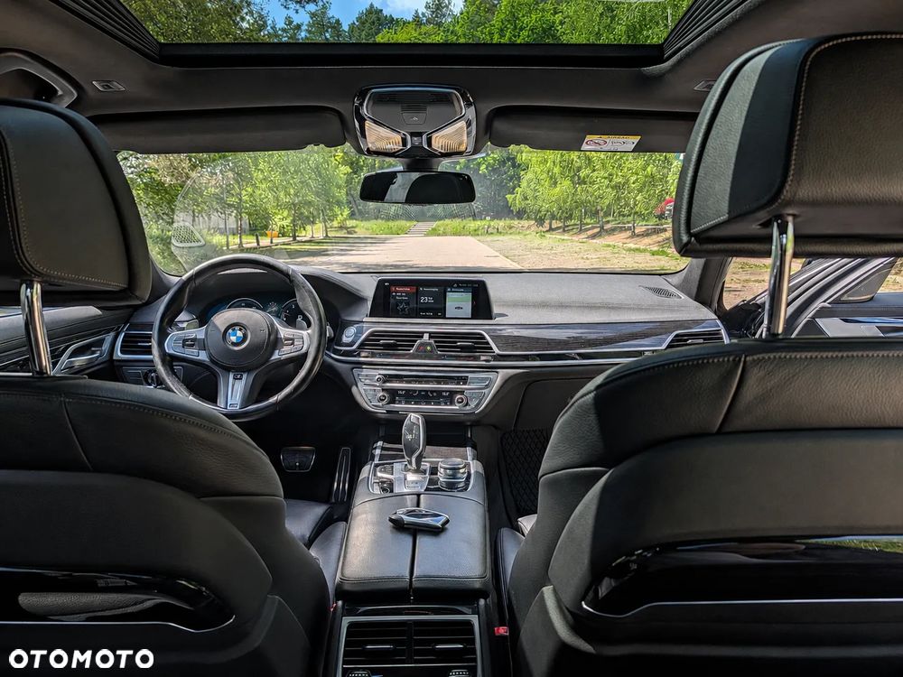BMW Seria 7 740i - 13