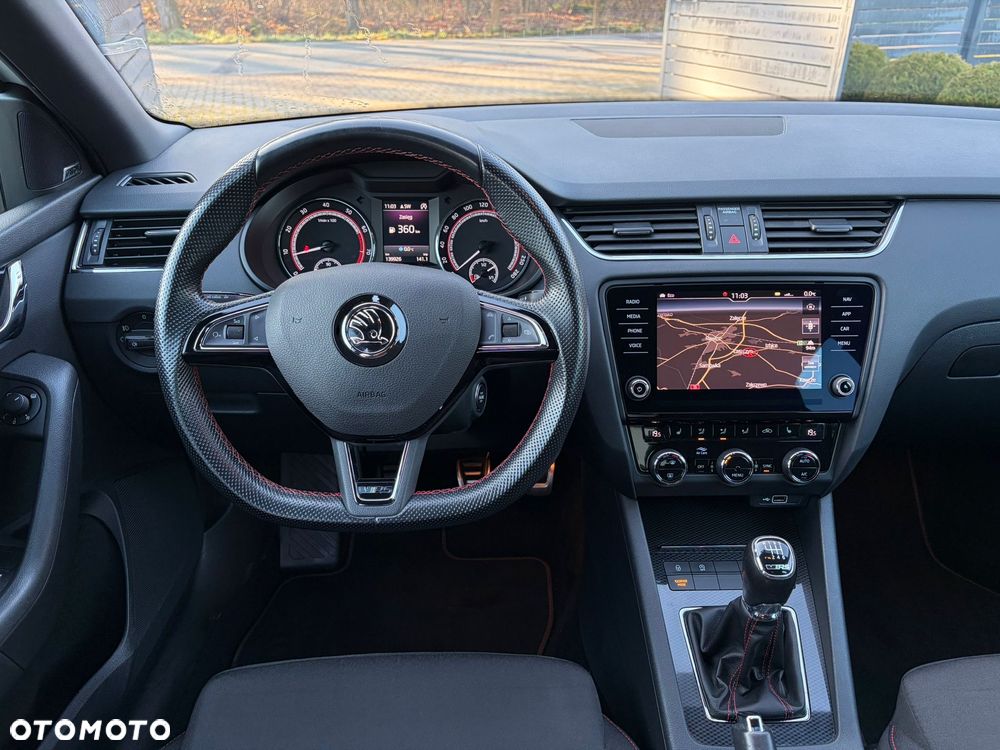 Skoda Octavia 2.0 TSI RS - 10