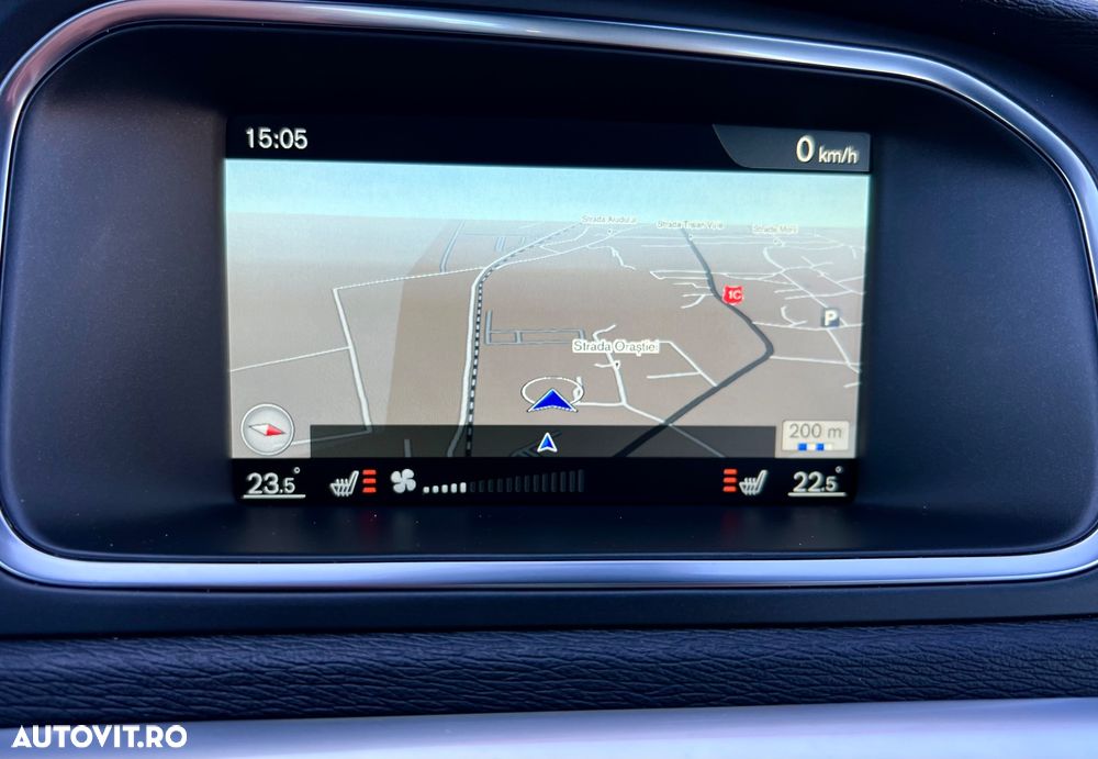 Volvo V40 D3 Geartronic RDesign - 18