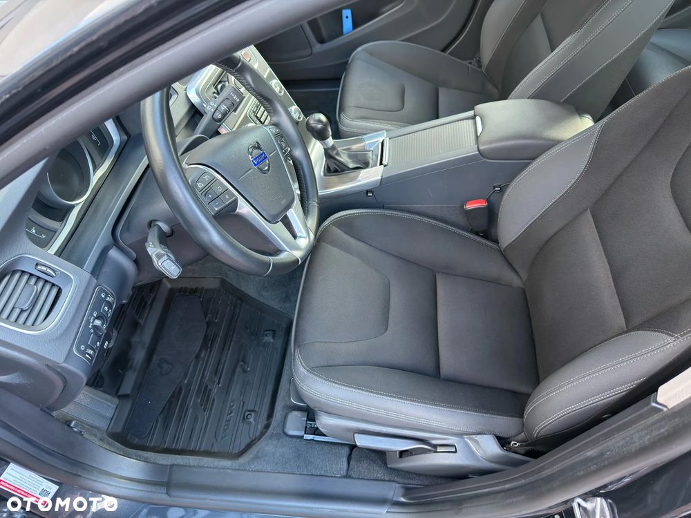 Volvo V60 T3 Momentum - 5